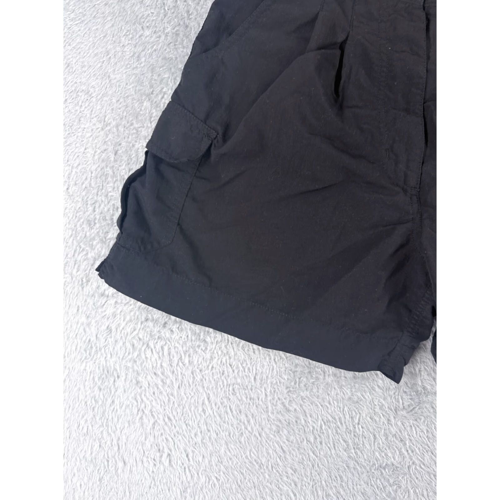 The North Face VINTAGE The North Face Women's Shorts 8 Black Cargo 100% Nylon Hiking Casual Travel Activewear Size 30" / US 8 / IT 44 - 3 Thumbnail