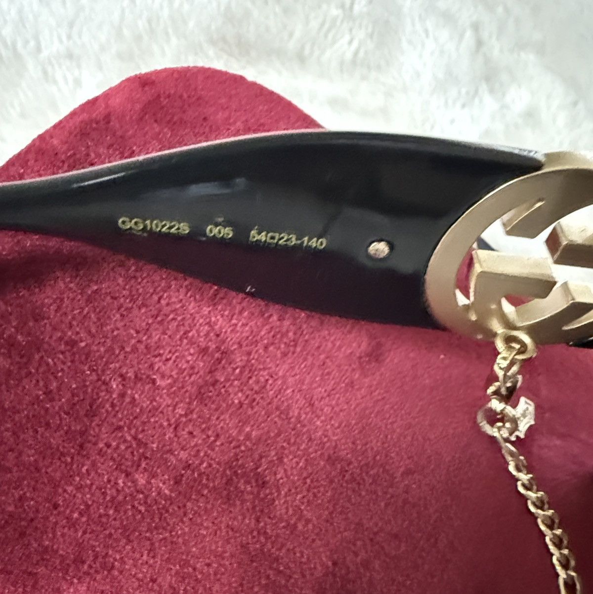 Gucci Gucci Black Sunglasses with Gold Chain Accent Size ONE SIZE - 3 Thumbnail