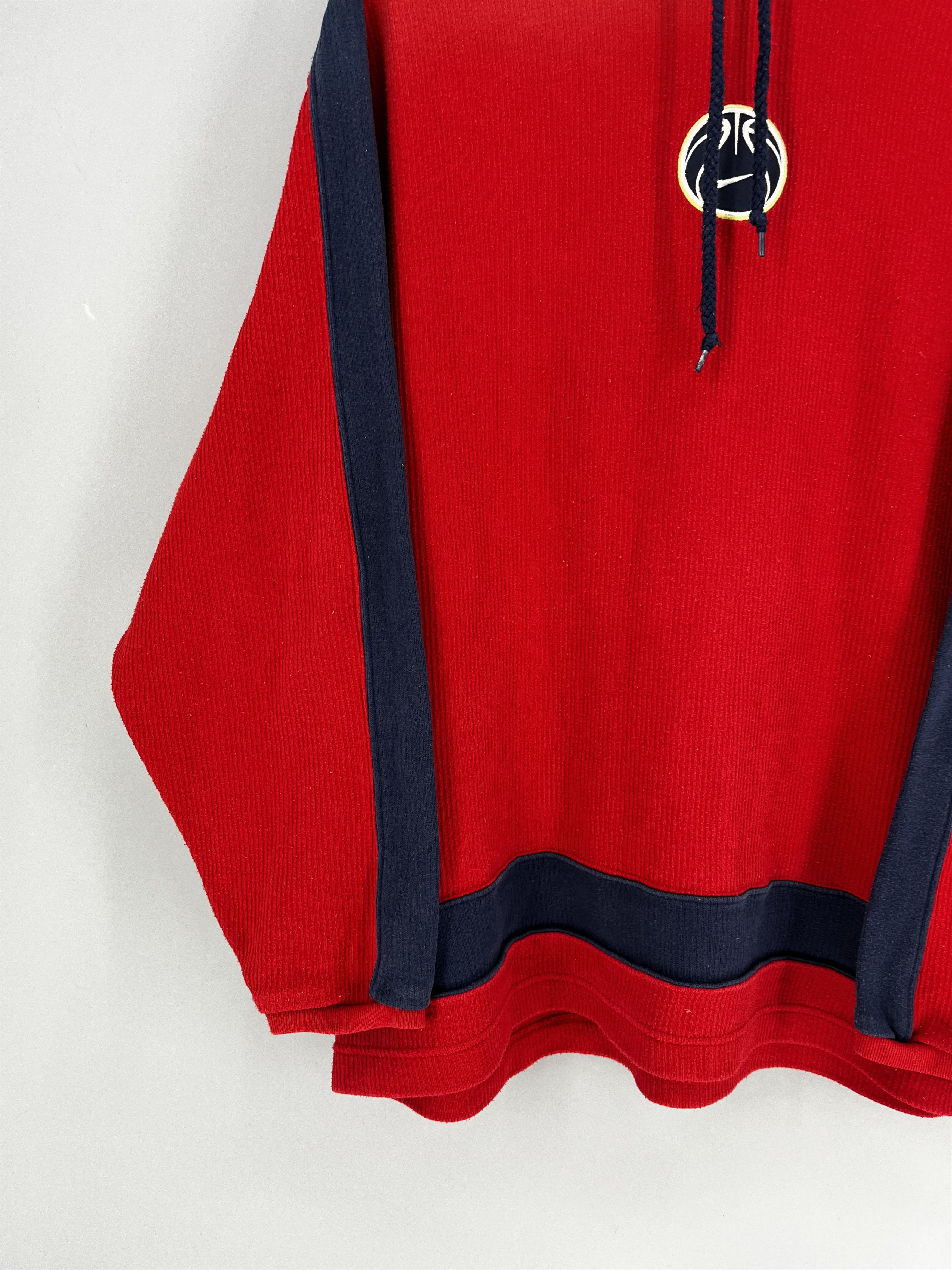 Nike Rare Vintage Nike Hoodie – Essential 2000s Streetwear (L) Size US L / EU 52-54 / 3 - 7 Thumbnail