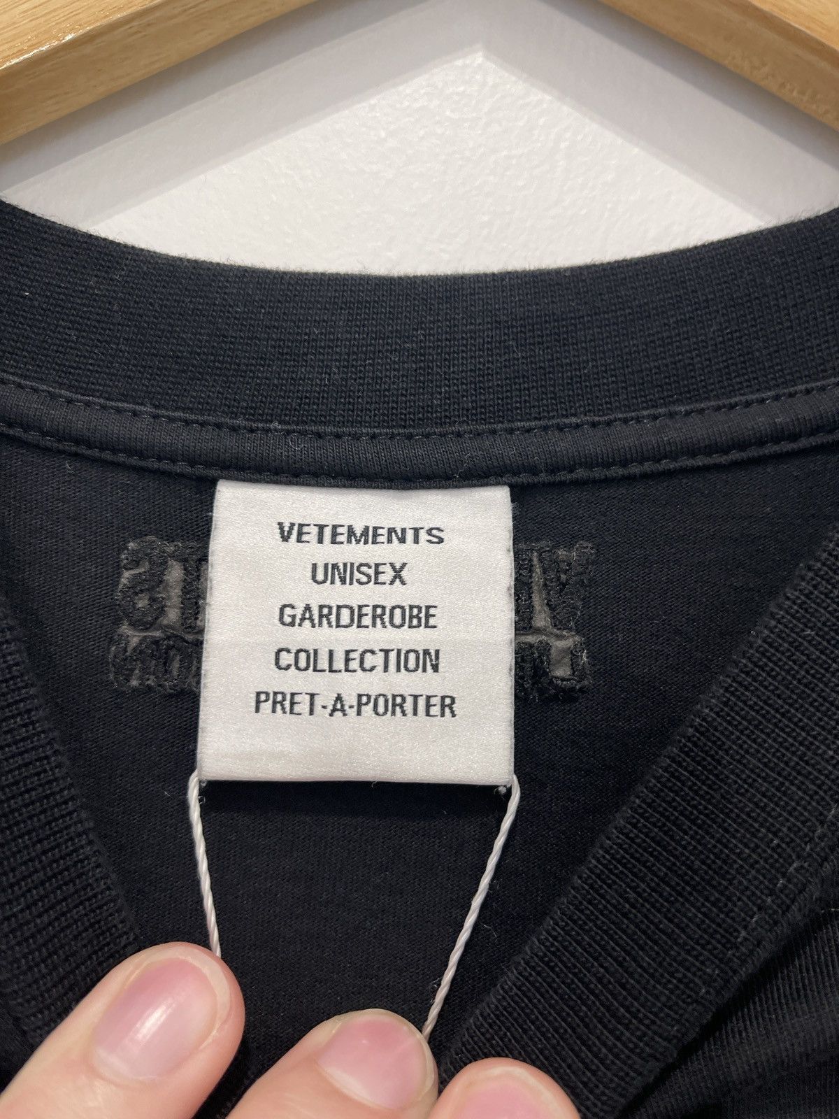 Vetements Vetements Hello My Name is Tee Size US L / EU 52-54 / 3 - 4 Thumbnail