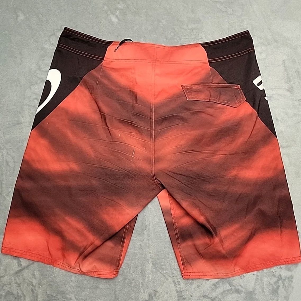 Oakley VINTAGE Oakley Board Shorts Mens 38 Red Black Gradient Logo Hybrid Surf Swim Beach Y2K Mens Size US 38 / EU 54 - 6 Thumbnail