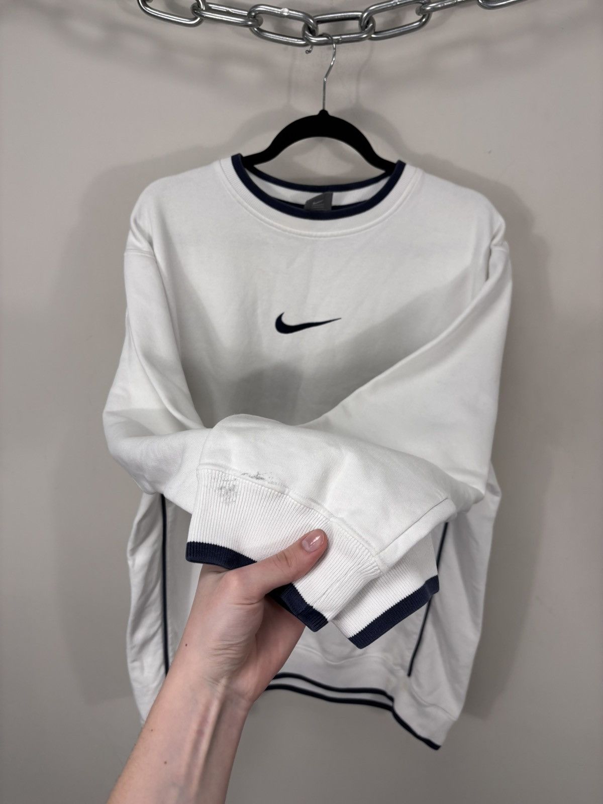 Nike Vintage Nike Big Center Embroidered Swoosh White Sweatshirt Size US XL / EU 56 / 4 - 9 Thumbnail