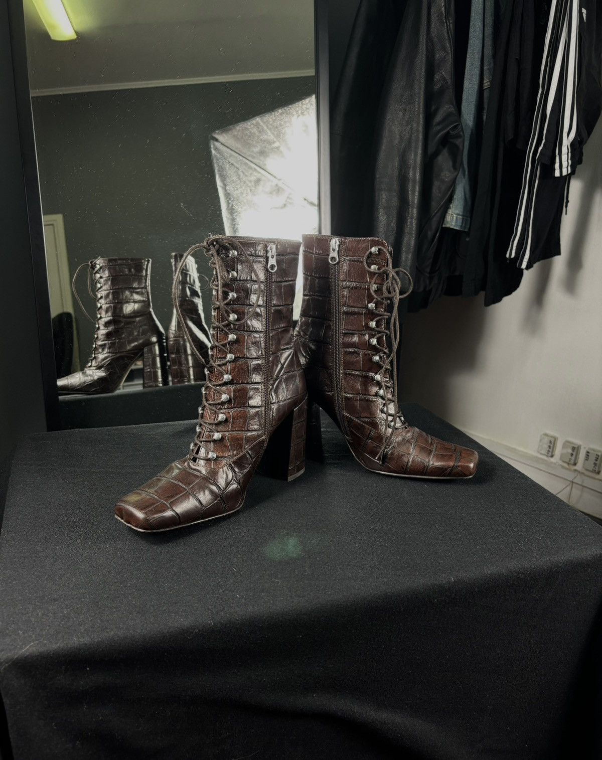 Vintage Lace up Leather heels boots Size US 10 / IT 40 - 3 Thumbnail