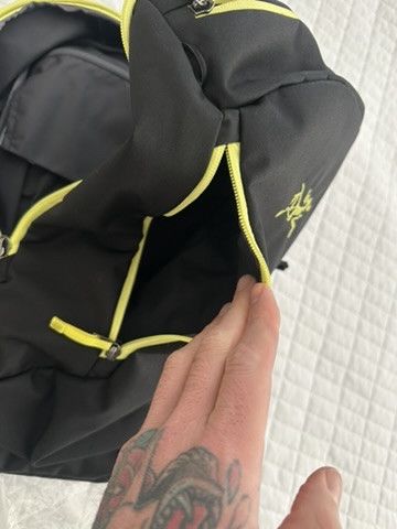 Arc'teryx RARE Arc'teryx Mantis 26L Backpack Black / Olive Moss Size 26 - 20 Thumbnail