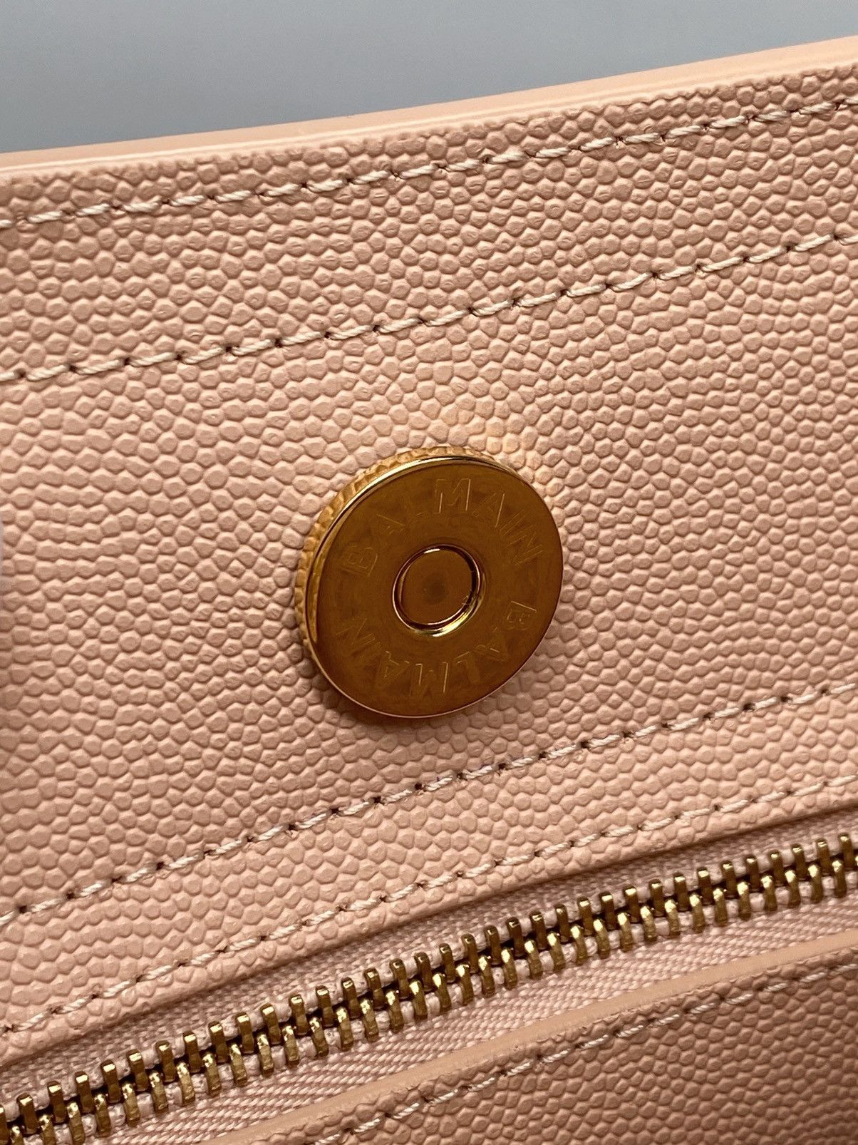 Balmain Balmain Embleme Shoulder Bag in Grained Calfskin Size ONE SIZE - 17 Thumbnail