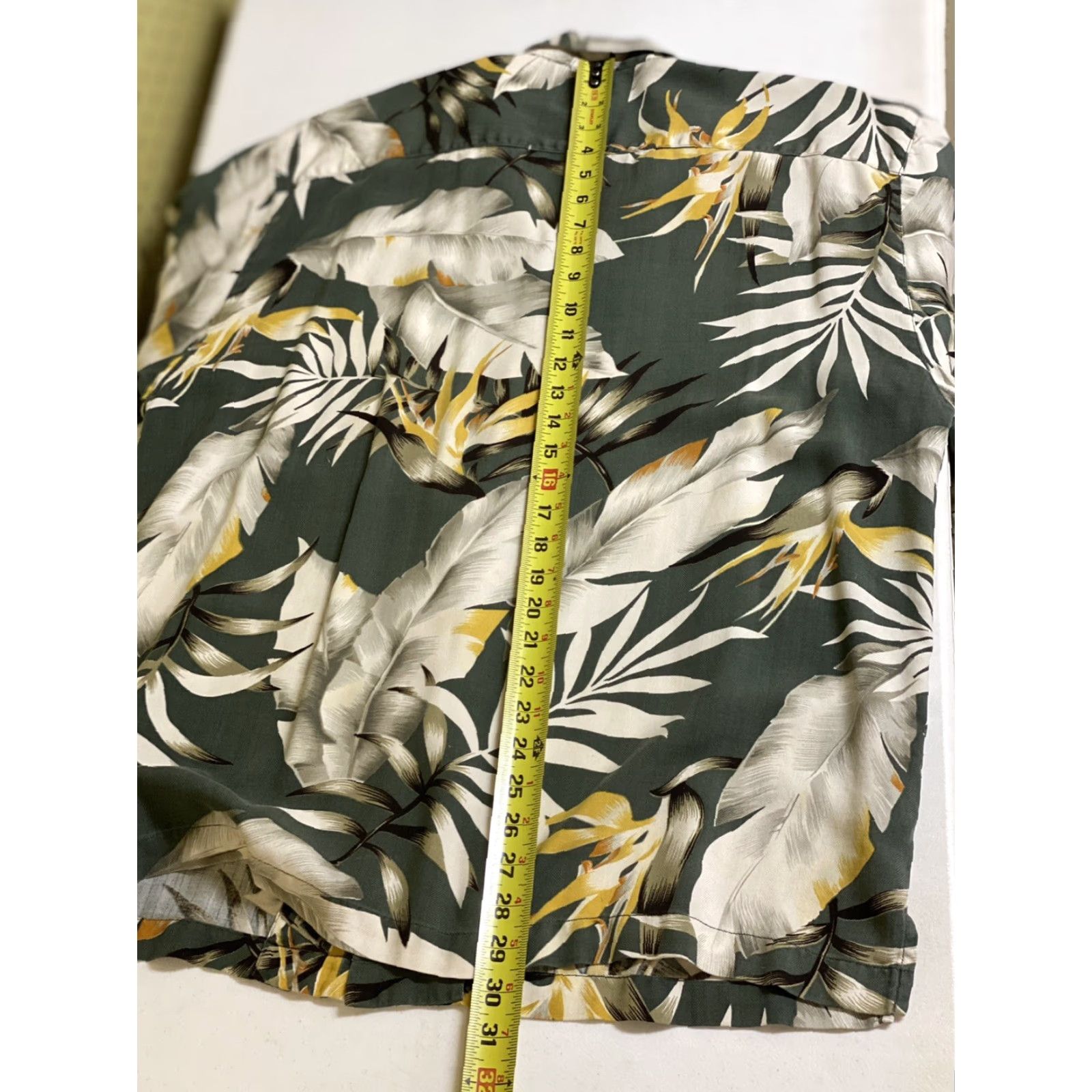 Tommy Bahama Tommy Bahama Shirt Mens L Aloha 100% Silk Floral Birds of Paradise Gray Short Sleeve Button-Up Beach Hawaiian Tropical Size US L / EU 52-54 / 3 - 6 Thumbnail