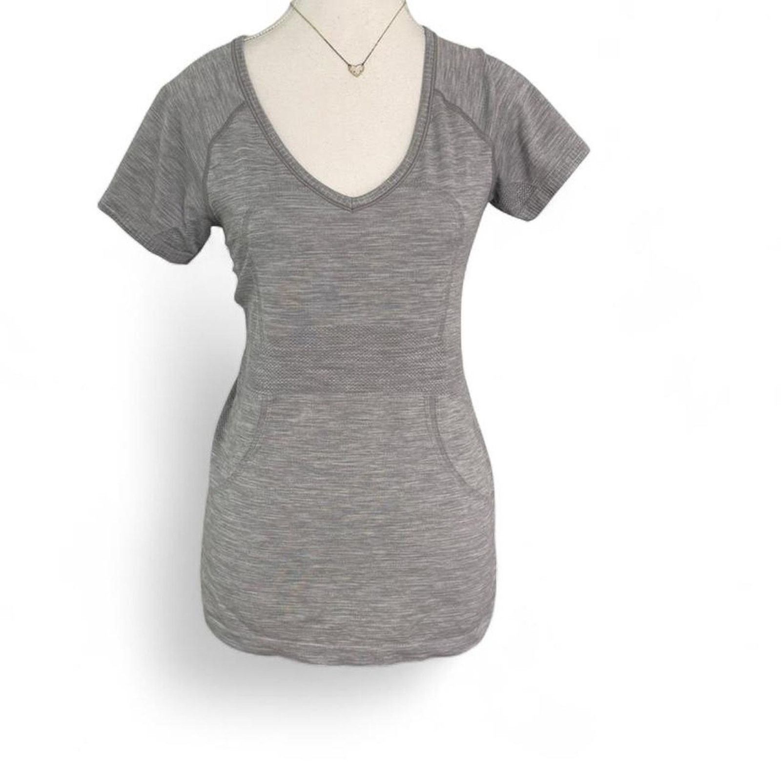 Lululemon Lululemon Gray V Neck Athletic Top Size 8 Fitted Activewear Size M / US 6-8 / IT 42-44 - 1 Thumbnail
