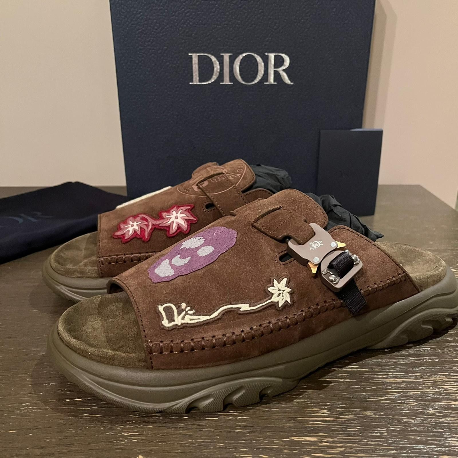 Dior × Travis Scott Q.1 Cactus Jack H-Town Sandals Suede Embroidered in Brown Size US 9 / EU 42 - 3 Thumbnail