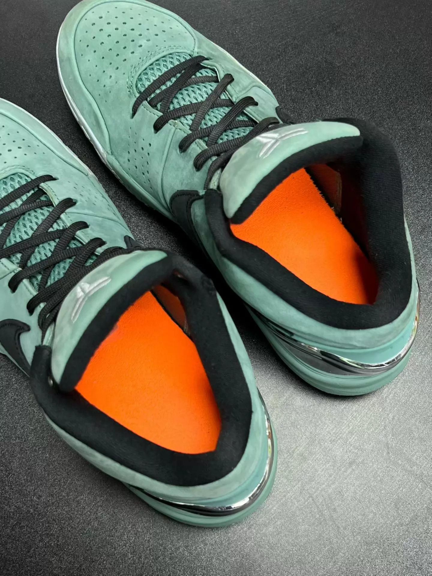 Nike Kobe ZK4 Father's Day Green 42.5 Worn Size US 9.5 / EU 42-43 - 4 Thumbnail