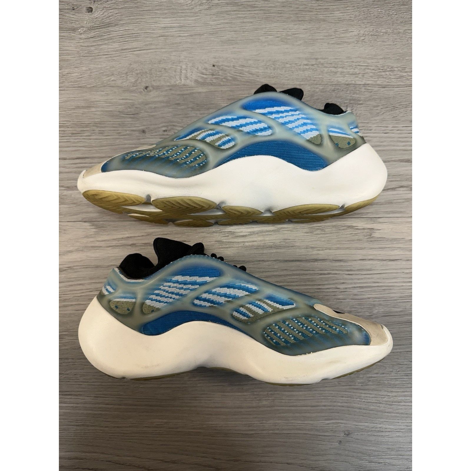 Adidas × Yeezy Adidas Yeezy 700 V3 Arzareth - Size 8 Size US 8.5 / EU 41-42 - 3 Thumbnail