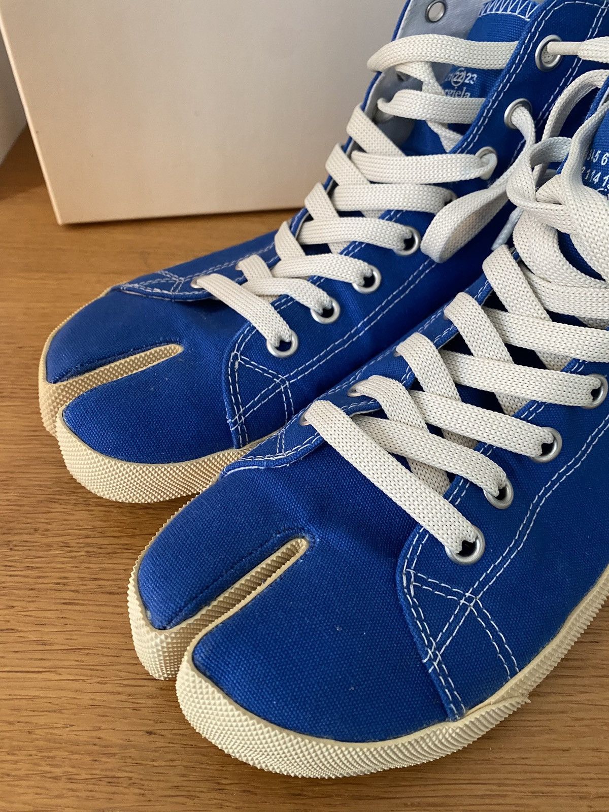 Maison Margiela Maison Margiela Tabi Sneaker Size US 10 / EU 43 - 2 Thumbnail