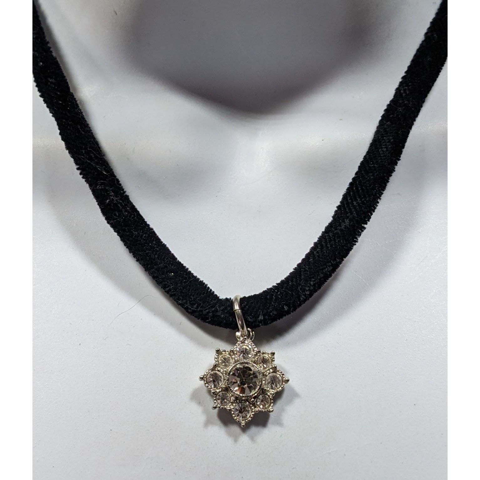 Other Vintage Avon Victorian Gothic Rhinestone Pendant Necklace On Size ONE SIZE - 2 Thumbnail
