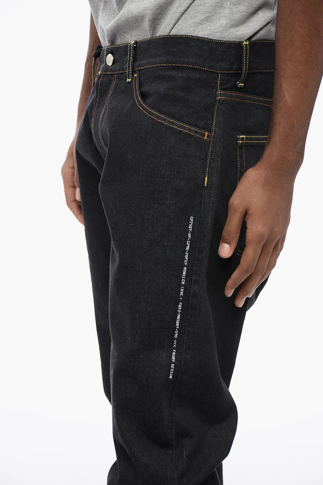 Moncler og1mm0426 Regular Fit Ultra Dark Wash Denim in Blue Size US 32 / EU 48 - 3 Thumbnail