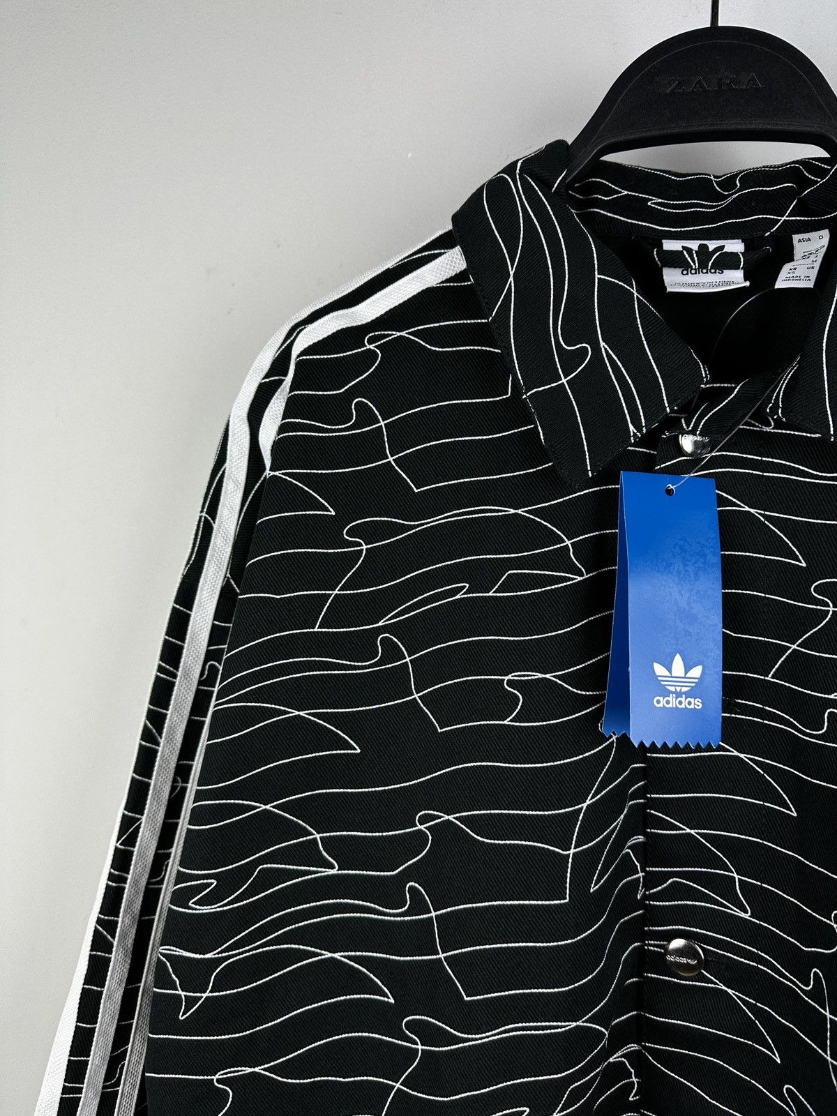 Adidas NEW🏷️ Adidas Originals Dolphin Print Jacket Size US S / EU 44-46 / 1 - 2 Thumbnail