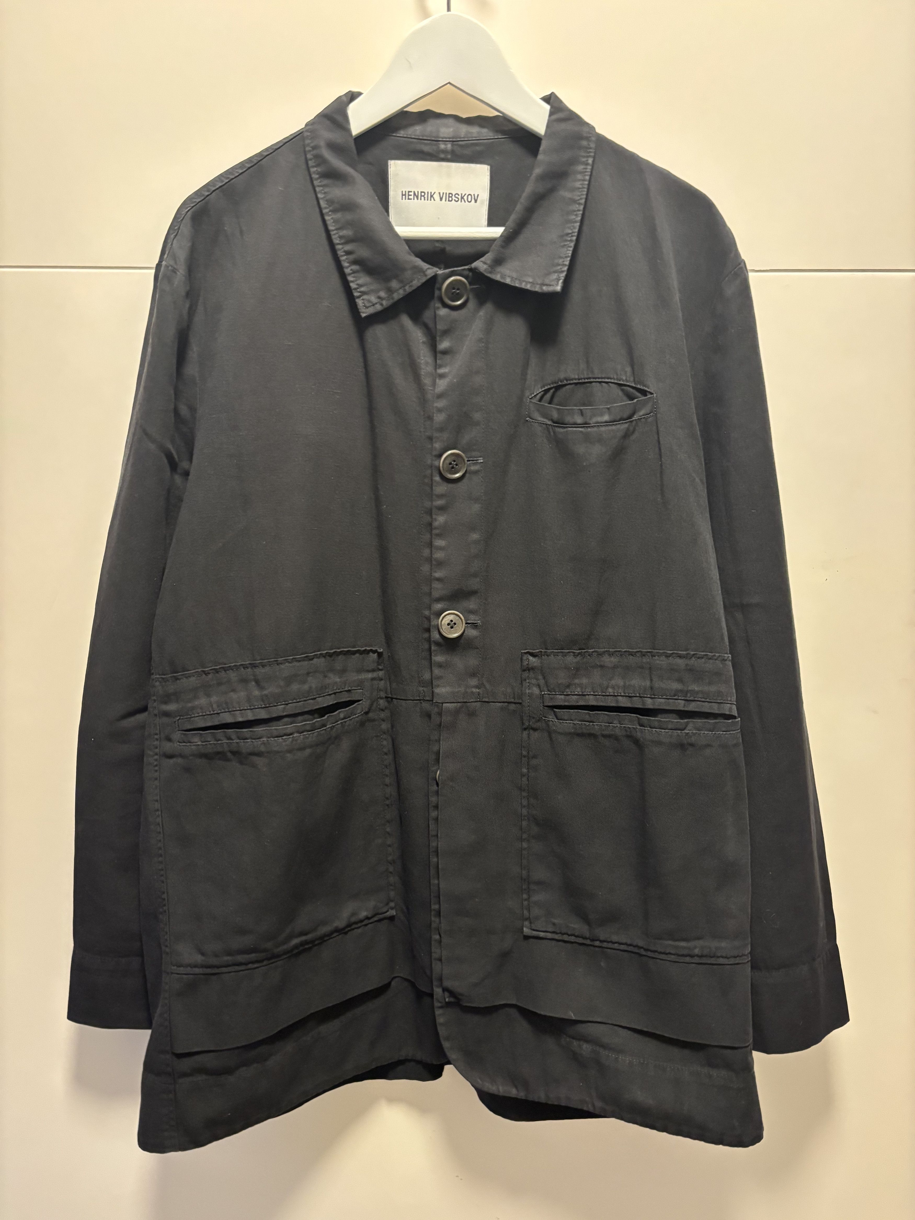 Henrik Vibskov black work jacket, size L Henrik Vibskov Size US L / EU 52-54 / 3 - 1 Thumbnail