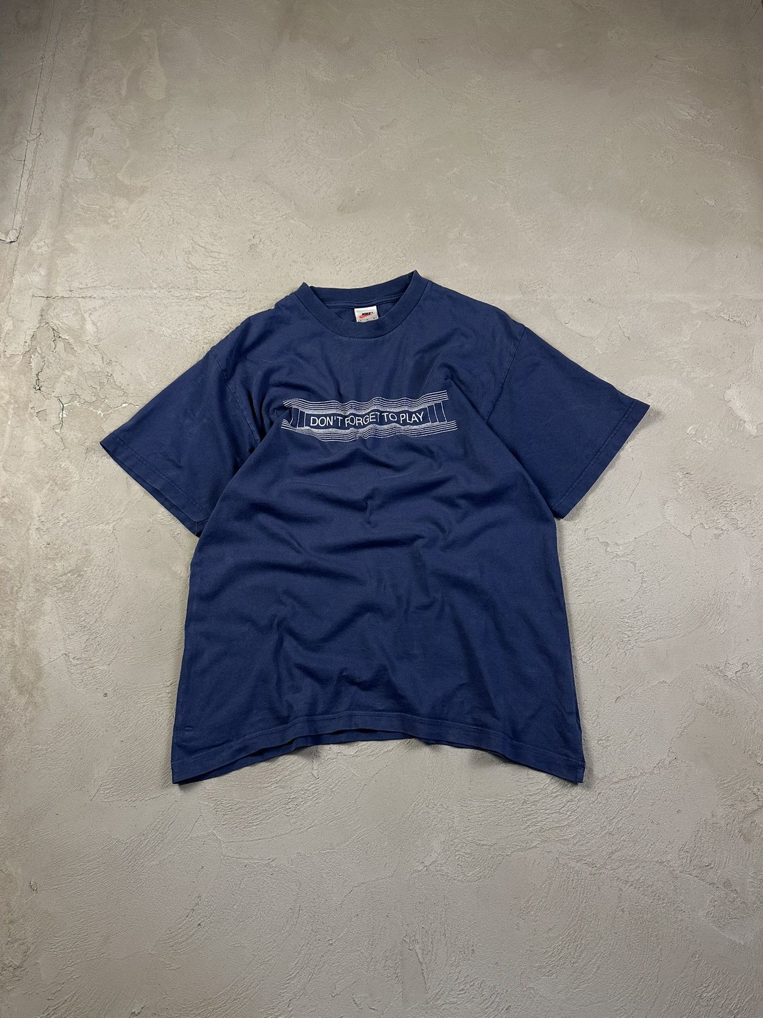 Nike 90s Vintage Nike Berlin T-shirt Size US L / EU 52-54 / 3 - 1 Thumbnail