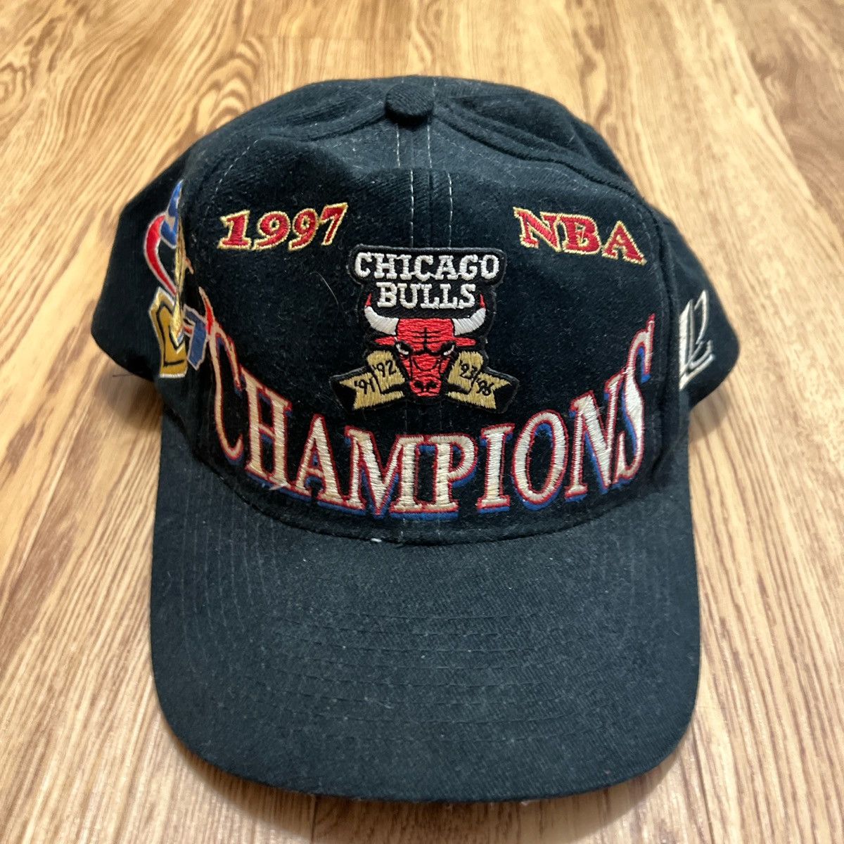 NBA 1997 Chicago Bulls Championship Hat Size ONE SIZE - 1 Thumbnail