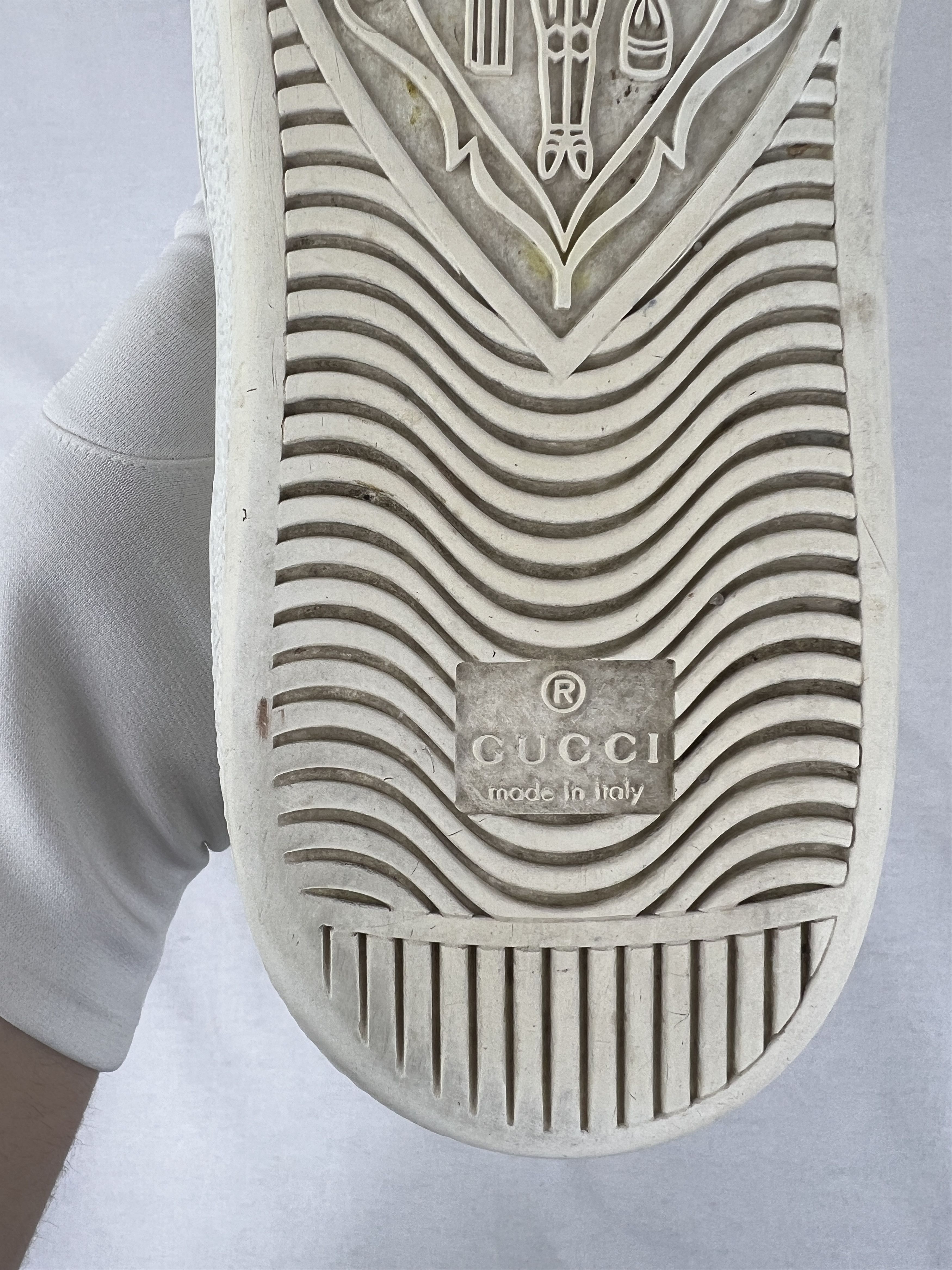 Gucci Gucci Ace Bee Embroidered White Leather Sneakers Size US 9 / EU 42 - 9 Thumbnail