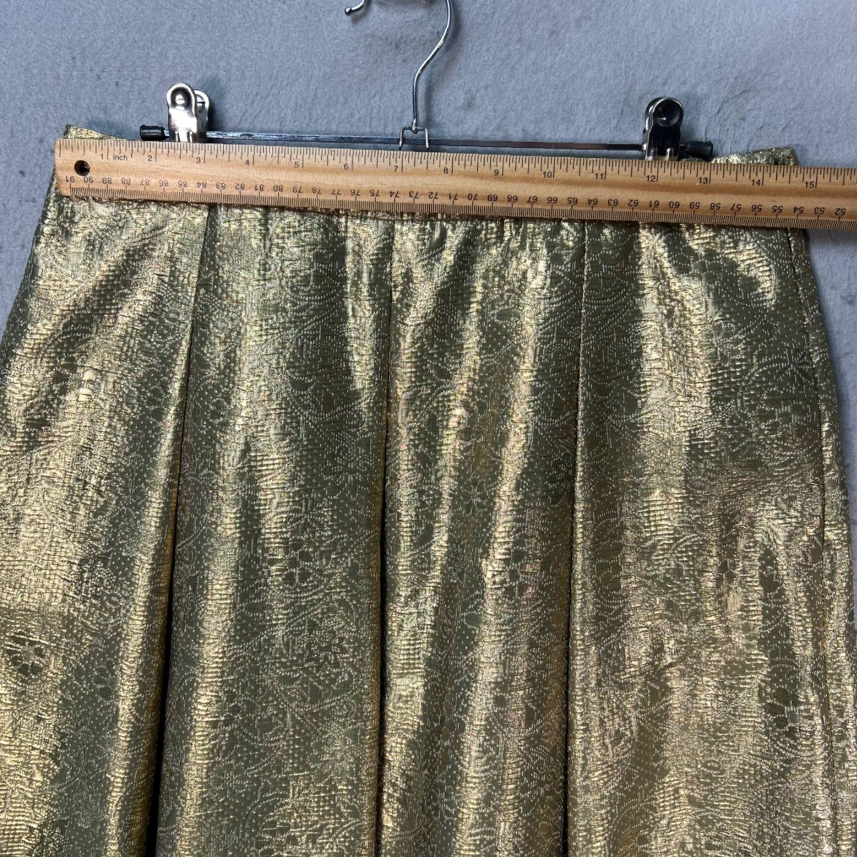 Club Monaco Club Monaco Skirt Womens 4 Gold Metallic Pleated Mini Size 27" / US 4 / IT 40 - 5 Thumbnail