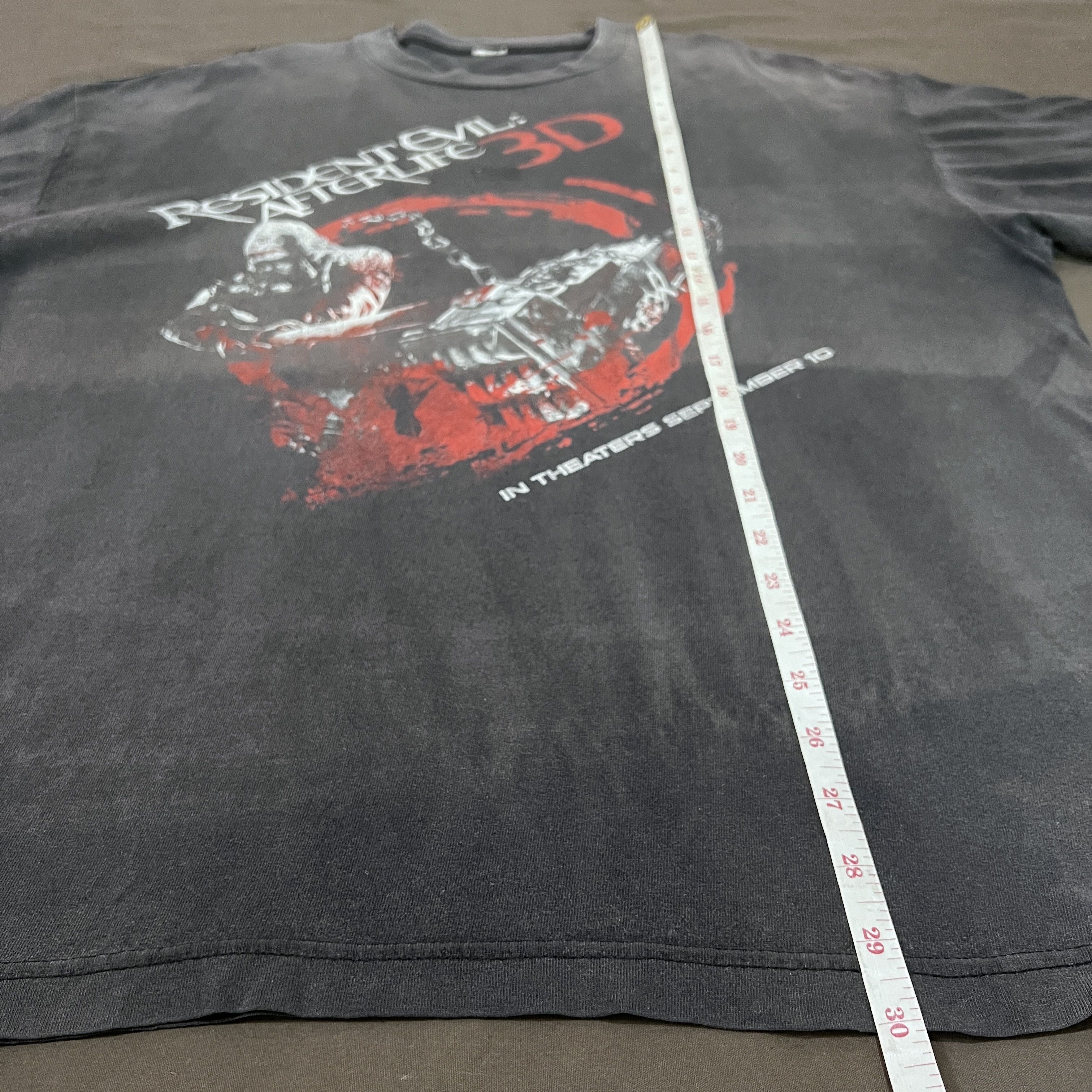 Expert Horror Vintage Y2K Resident Evil Afterlife 3D Tee Faded Thrashed Size US XL / EU 56 / 4 - 12 Thumbnail