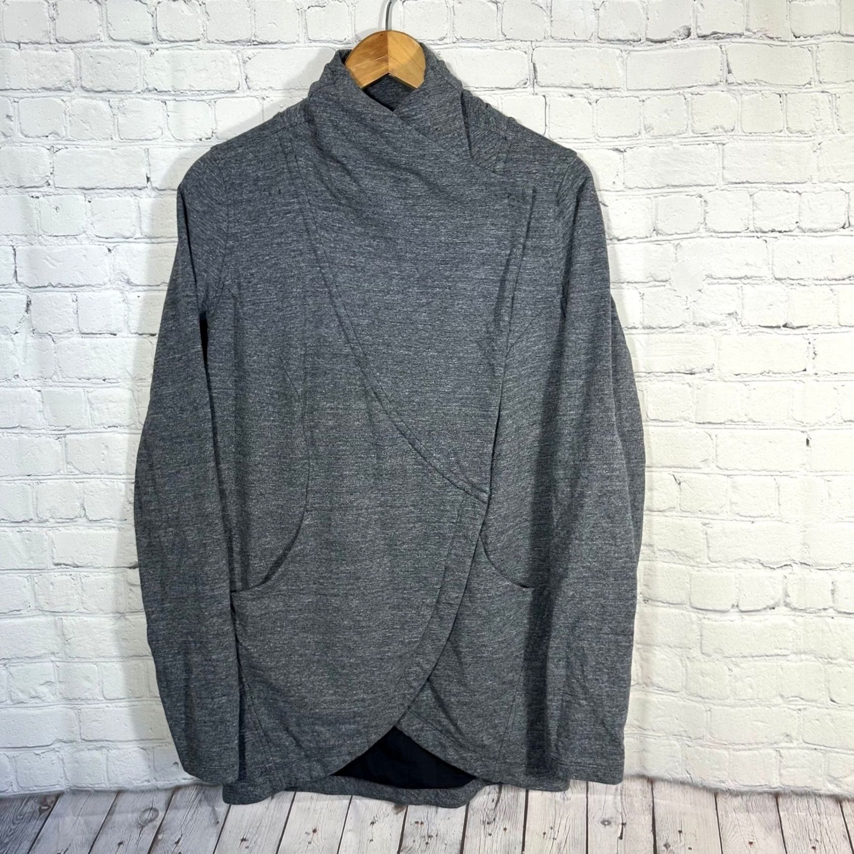 Lululemon VINTAGE Lululemon Thats a Wrap Cardigan Grey Heathered Asymmetrical Snap Long Sleeve Size 8 Womens Sweater Size M / US 6-8 / IT 42-44 - 2 Thumbnail