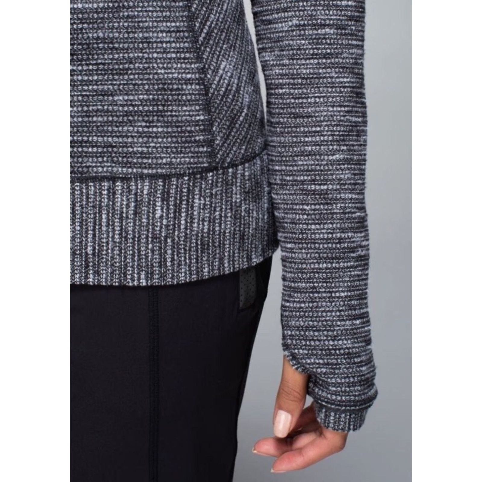 Lululemon Lululemon Race Your Pace Long Sleeve Shirt Women's Size 8 Gray/Black Piqué Rulu Activewear Running Shirt Women XS? Size M / US 6-8 / IT 42-44 - 6 Thumbnail