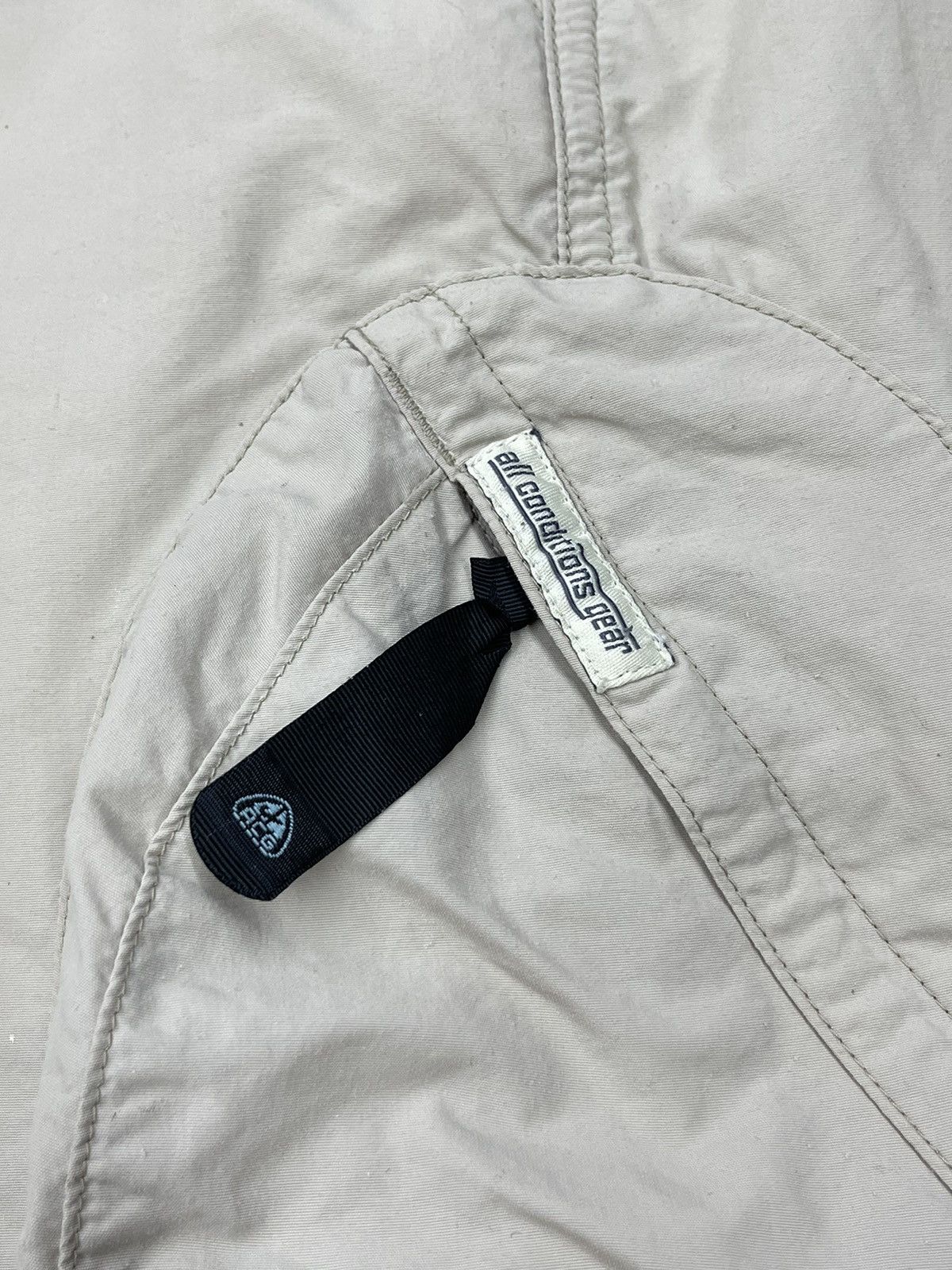 Vintage Vintage Nike ACG Nylon Cargo Shorts Beige Drill Y2K Size US 32 / EU 48 - 5 Thumbnail