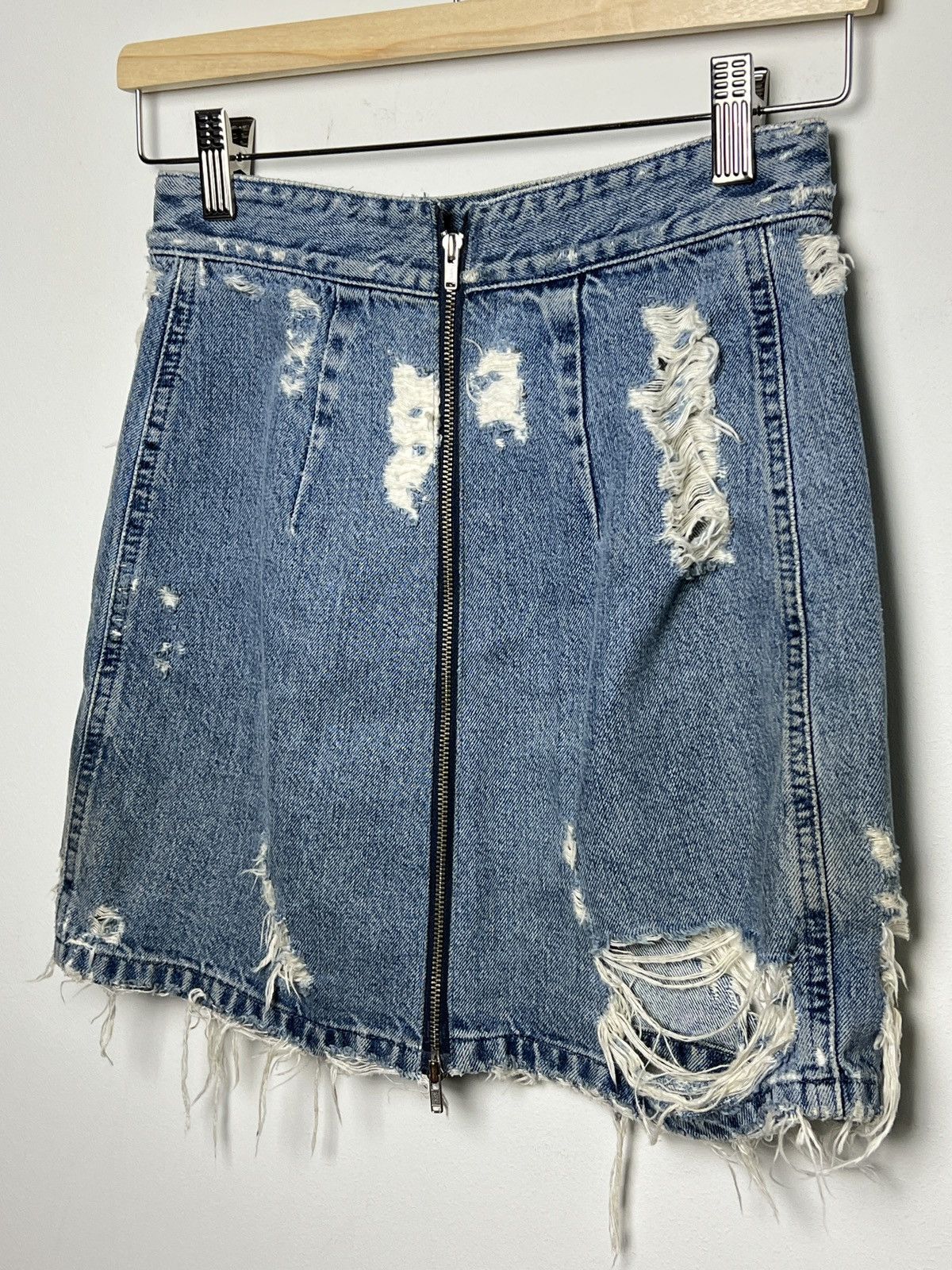 Acne Studios acne y2k denim thrashed skirt Size 26" / US 2 / IT 38 - 2 Thumbnail
