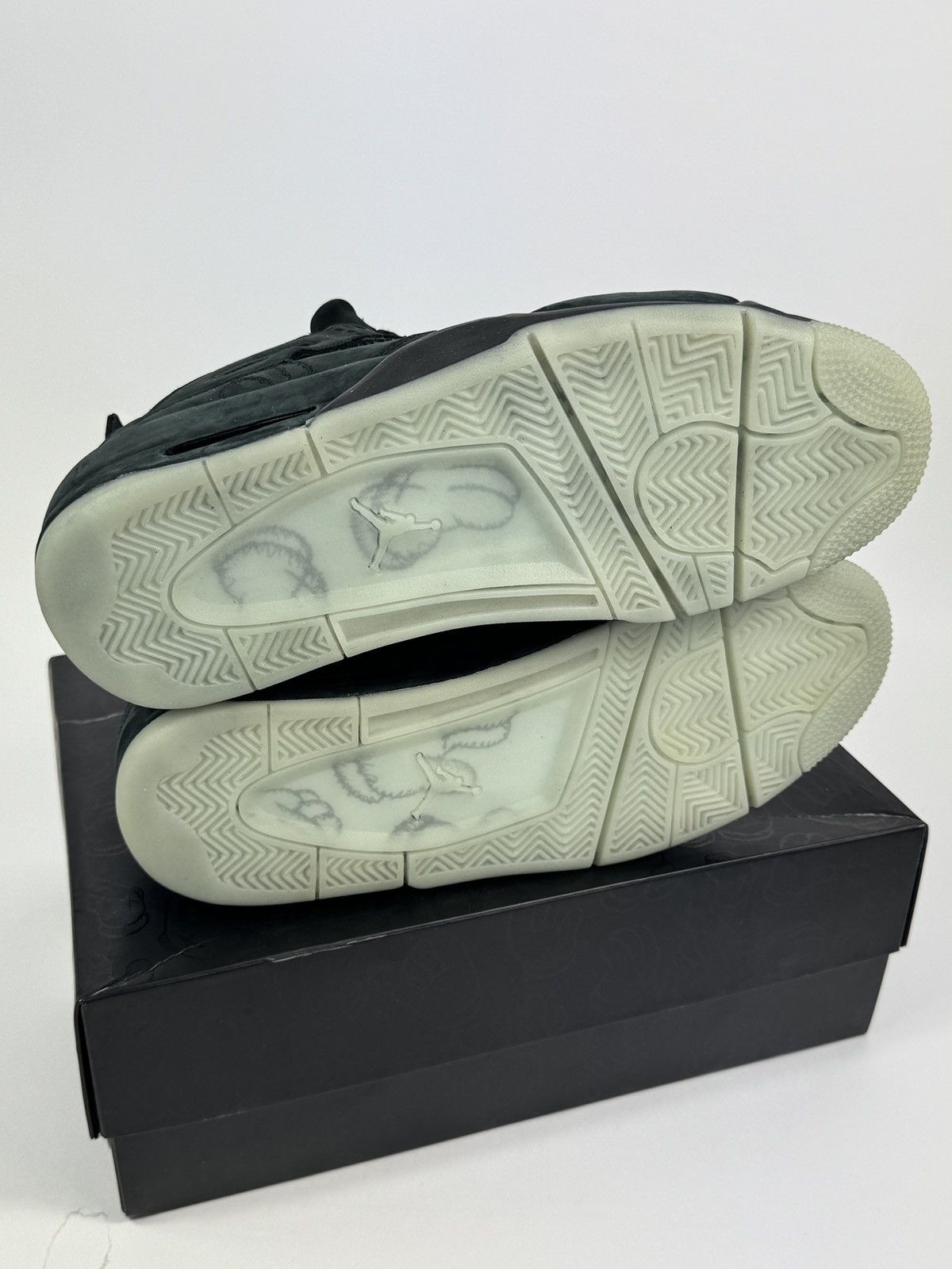 Jordan Brand × Kaws JORDAN 4 x KAWS SNEAKERS Size US 10 / EU 43 - 4 Thumbnail