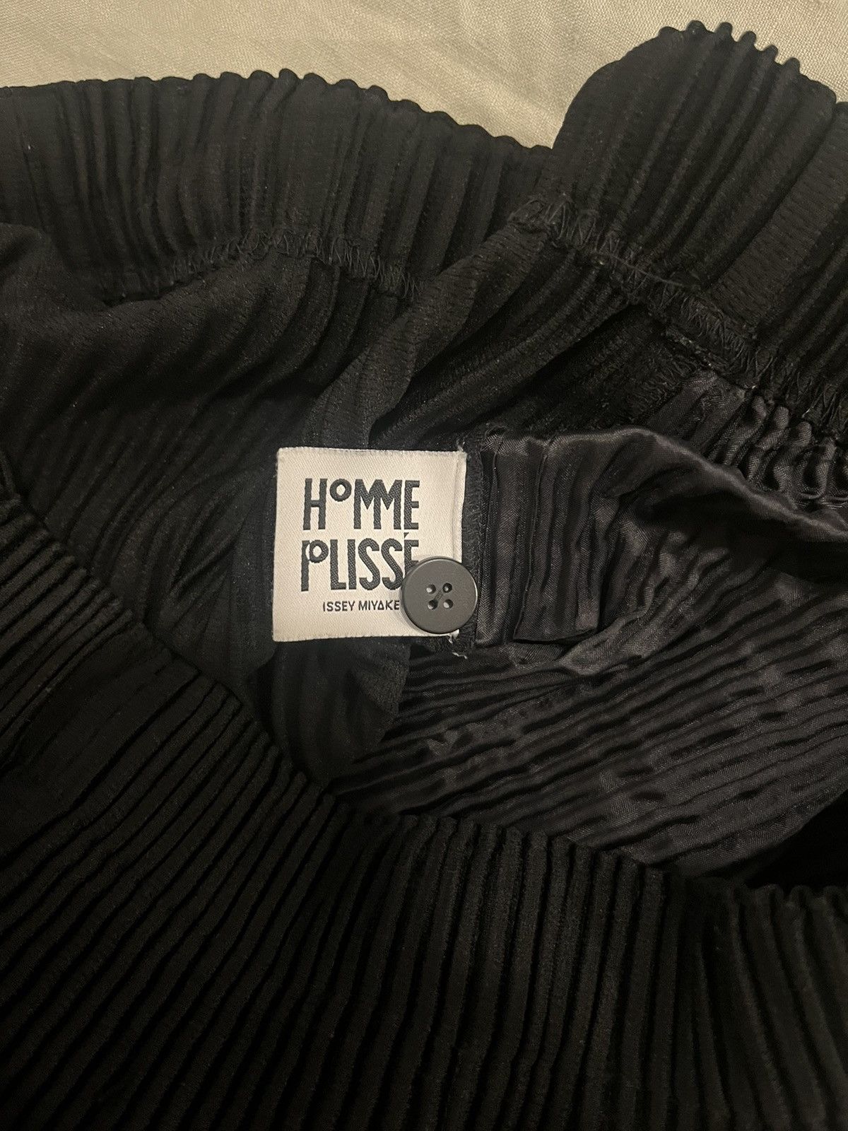 Pleats Please Issey Miyake Cropped pleat pants Size US 30 / EU 46 - 1 Thumbnail