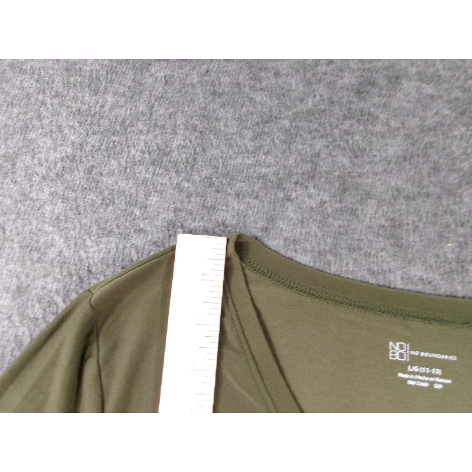 Vintage No Boundaries Top Women Olive V Neck Long Sleeve Stretch Polyester Casual L Green Knit Blouse Size L / US 10 / IT 46 - 4 Thumbnail