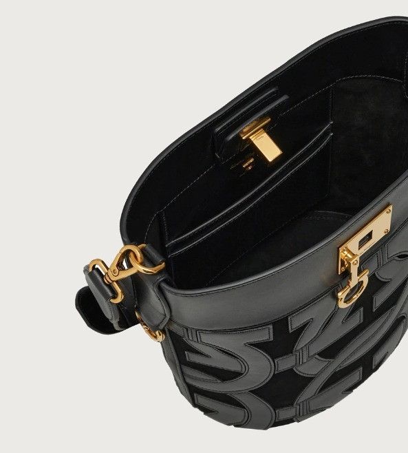 Salvatore Ferragamo o1s1rm0724 Size: OS / Leather Shoulder Bag in Black Size ONE SIZE - 5 Thumbnail