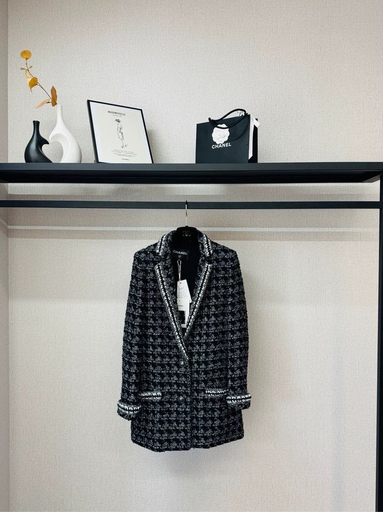 Chanel Black Houndstooth Mid-Length Chanel Coat- DMC Size US M / EU 48-50 / 2 - 1 Thumbnail