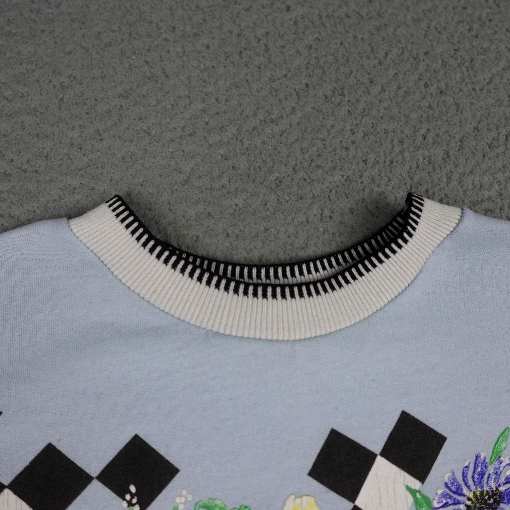 Vintage VINTAGE Briazzi Sweatshirt Womens L Blue Floral Checkerboard Graphic 90s Womens Size L / US 10 / IT 46 - 4 Thumbnail