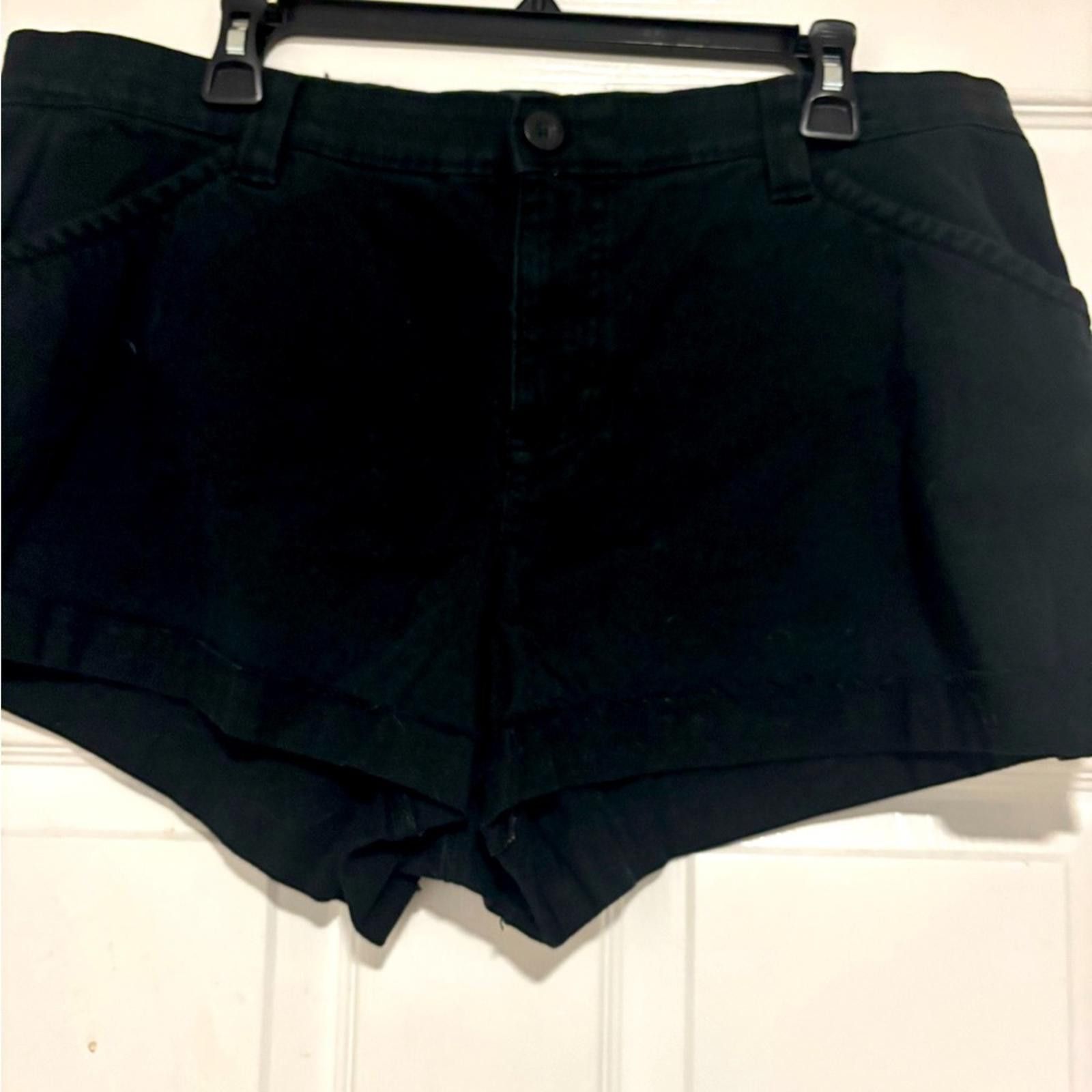 Other Classic Black Women's Shorts Size 36" / US 14 / IT 50 - 1 Thumbnail
