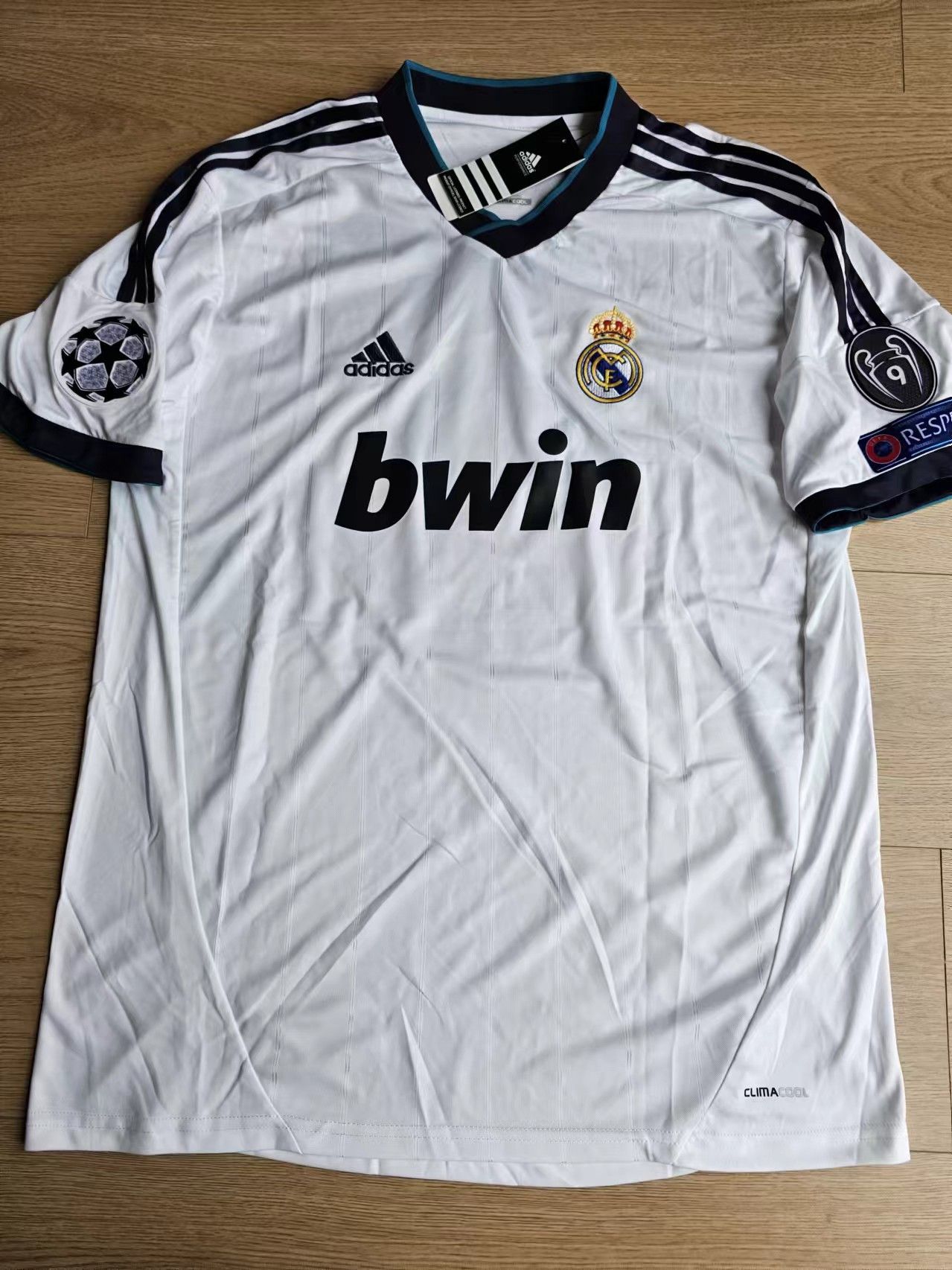 Other 2012 13 Real Madrid #8 Kaka Jersey M Size US M / EU 48-50 / 2 - 2 Thumbnail