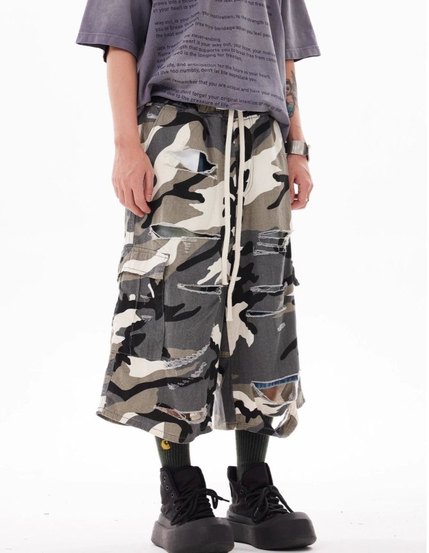 Designer × Japanese Brand Multi-pocket Camouflage Shorts Calf-length Size US 33 - 3 Thumbnail