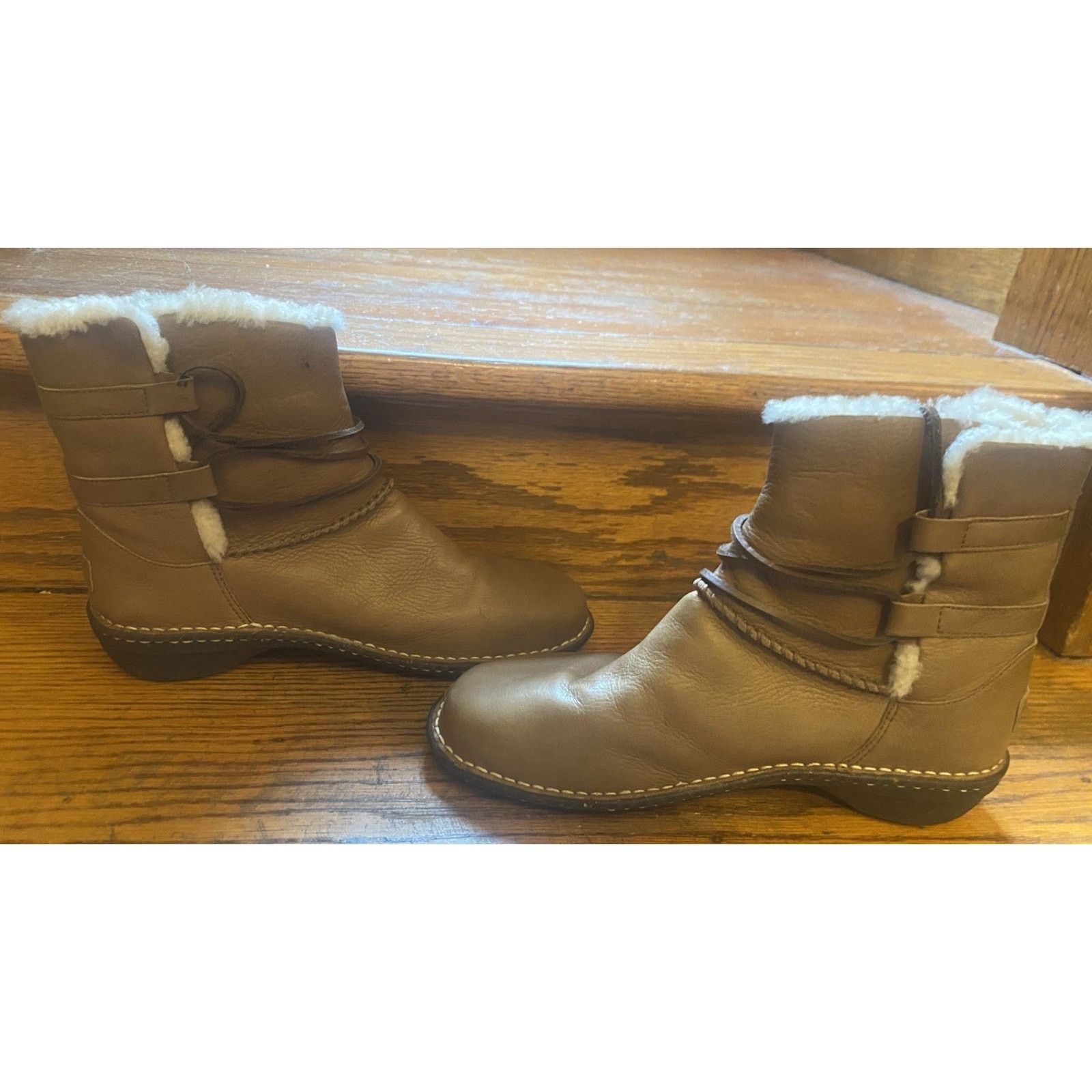 Ugg UGG Caspia 1932 tan leather lace-up boots sheepskin women 10 Size US 10 / IT 40 - 6 Thumbnail