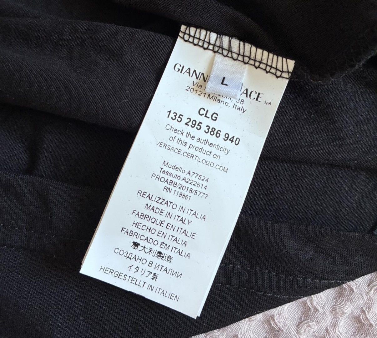 Versace Versace Barocco Medallion Graphic T-Shirt Black Gold Italy L Size US L / EU 52-54 / 3 - 4 Thumbnail