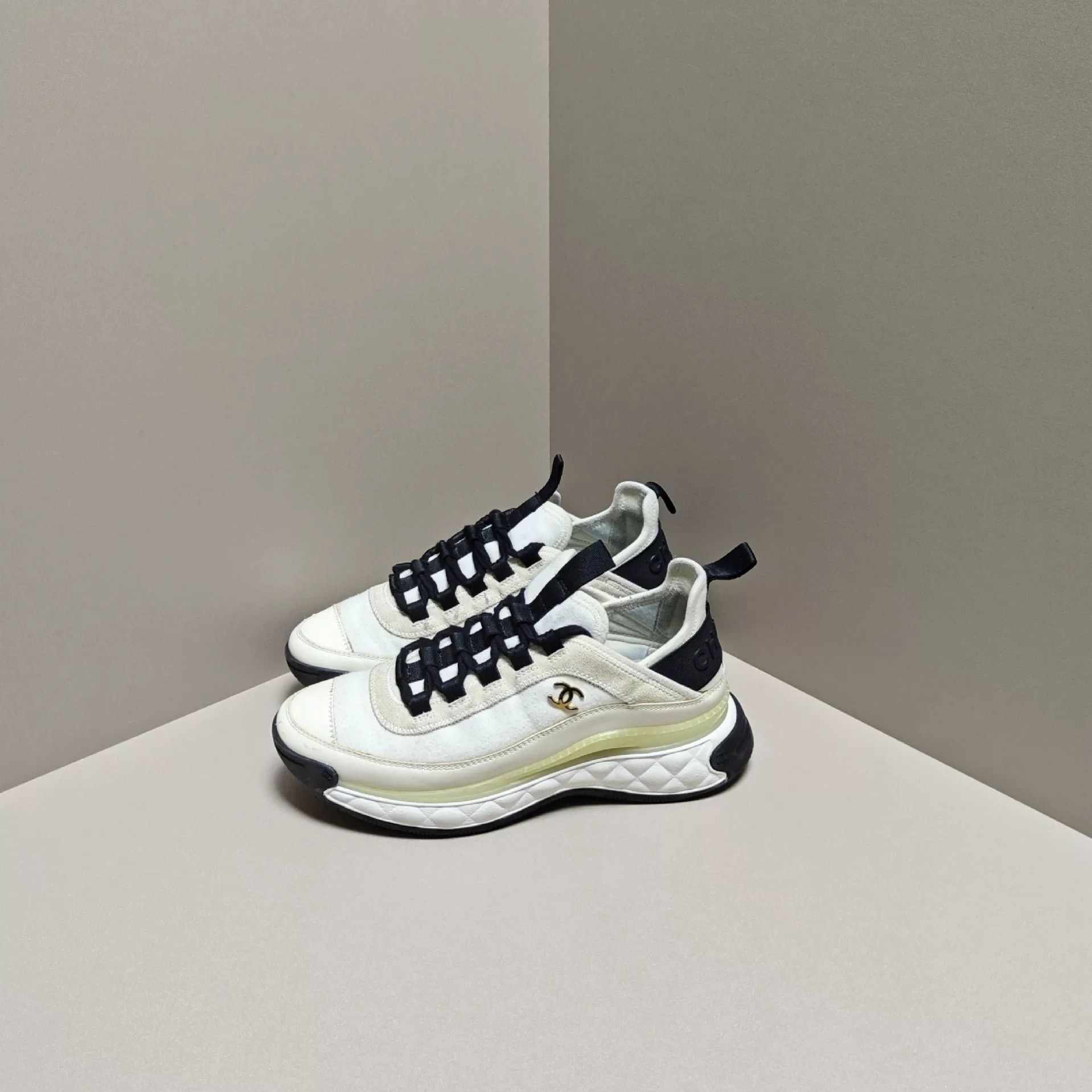 Chanel Chanel Casual Gold Lowtop Sneakers us_6 Women Size US 6 / IT 36 - 1 Thumbnail