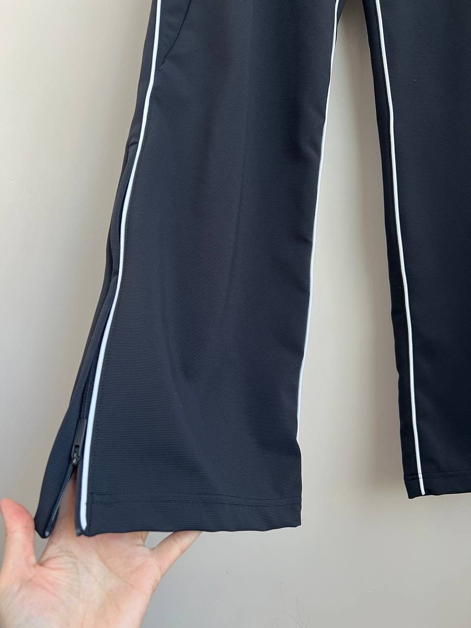 Under Armour Under Armour men's black tracksuit size M Size US M / EU 48-50 / 2 - 8 Thumbnail