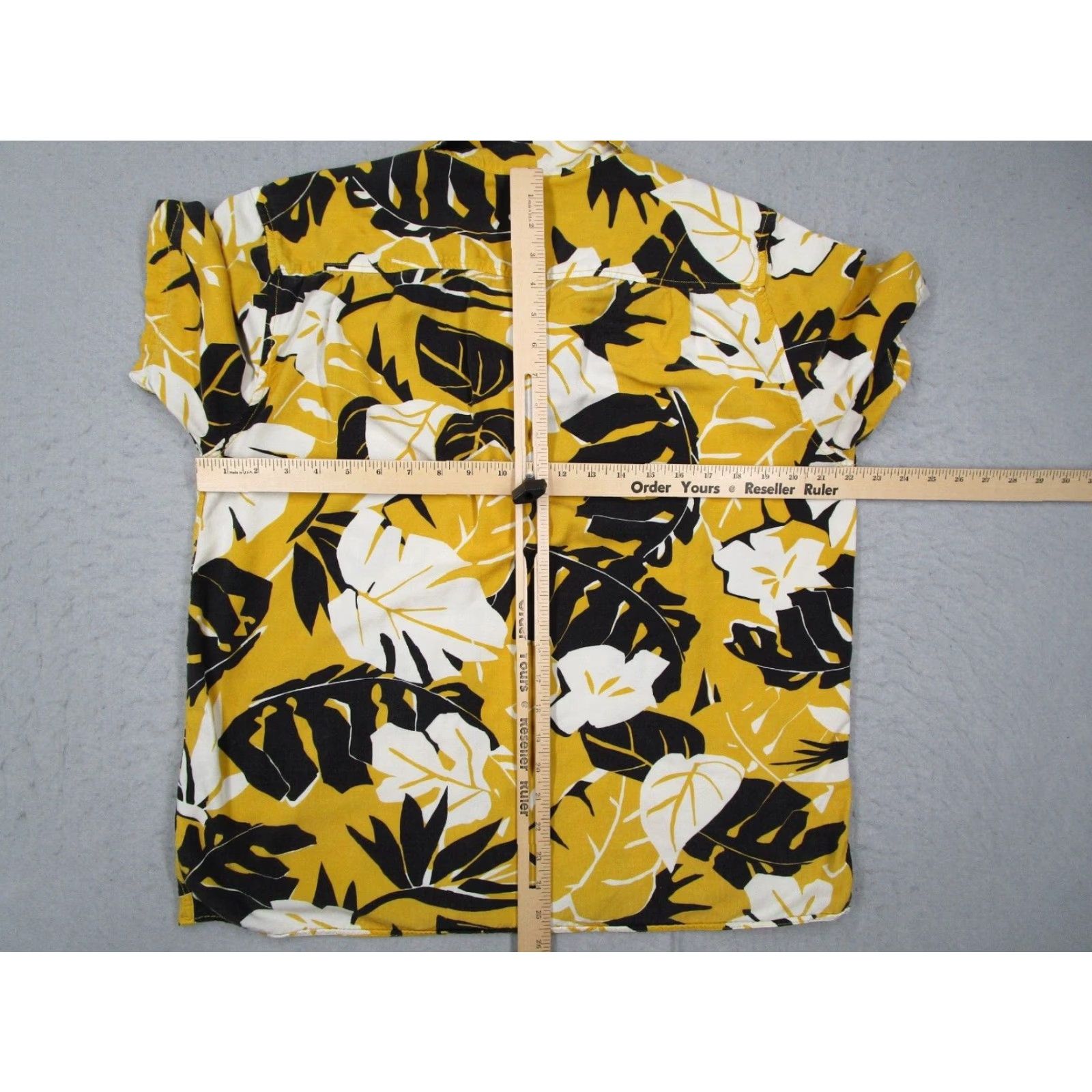 Vintage Mens Yellow Floral Short Sleeve Button Up Hawaiian Shirt Large Size US L / EU 52-54 / 3 - 7 Thumbnail