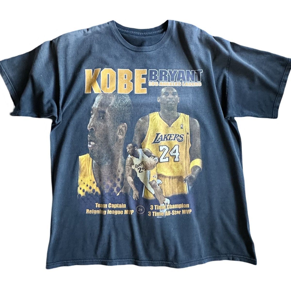 Vintage •Vintage Kobe Lakers Tee Size US XL / EU 56 / 4 - 1 Thumbnail