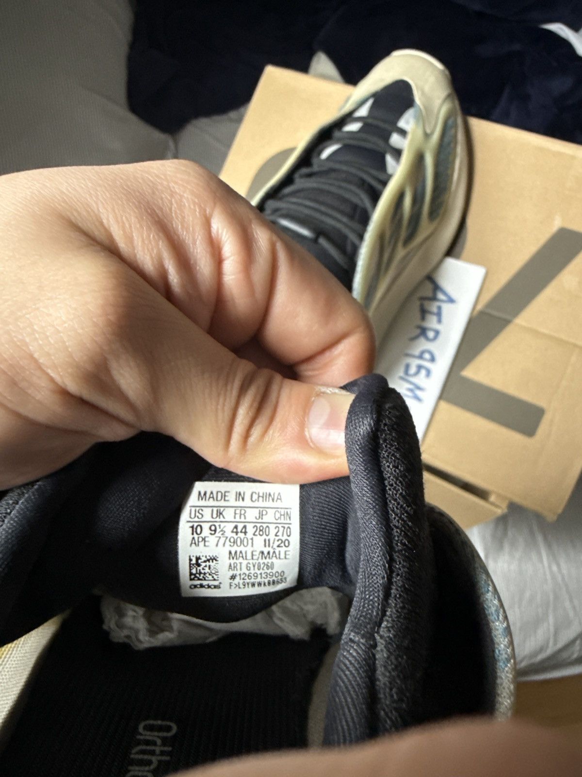 Adidas Adidas Yeezy 700 V3 Size US 10 / EU 43 - 5 Thumbnail