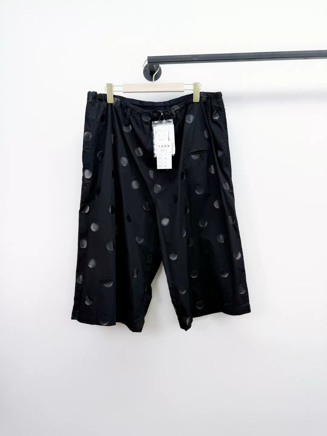 Yohji Yamamoto Yohji Yamamoto New Tag Shorts Size US 26 / EU 42 - 1 Thumbnail