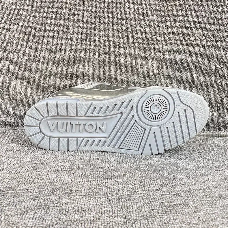Louis Vuitton Louis Vuitton Liquid silver sandals shoes Size US 7 / EU 40 - 4 Thumbnail