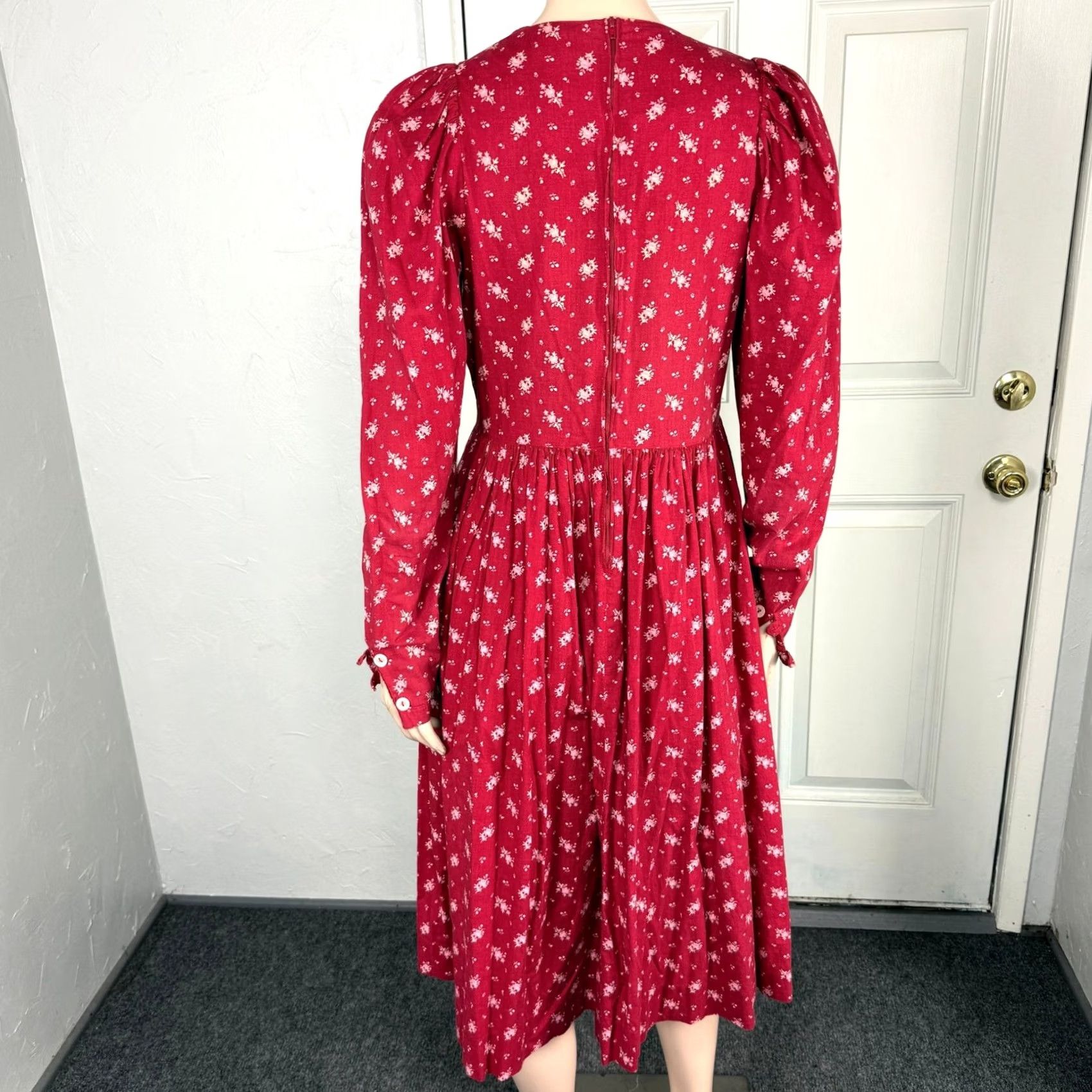 Laura Ashley VINTAGE Laura Ashley Dress Floral Cotton Women's Casual Midi Red Long Sleeve Crew Neck Button Cottagecore UK 12 US 10 Size L / US 10 / IT 46 - 4 Thumbnail