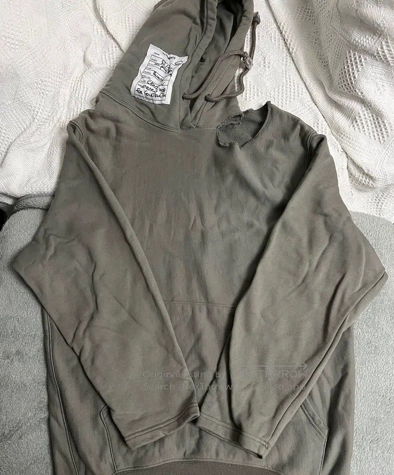 Vetements Vetements Distressed Off-the-Shoulder Hoodie Size L / US 10 / IT 46 - 1 Thumbnail