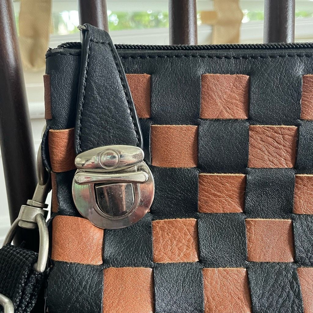 Other Boutique Brand Vegan Leather Black Tan Woven Crossbody Clutch Purse Bag Size ONE SIZE - 2 Thumbnail