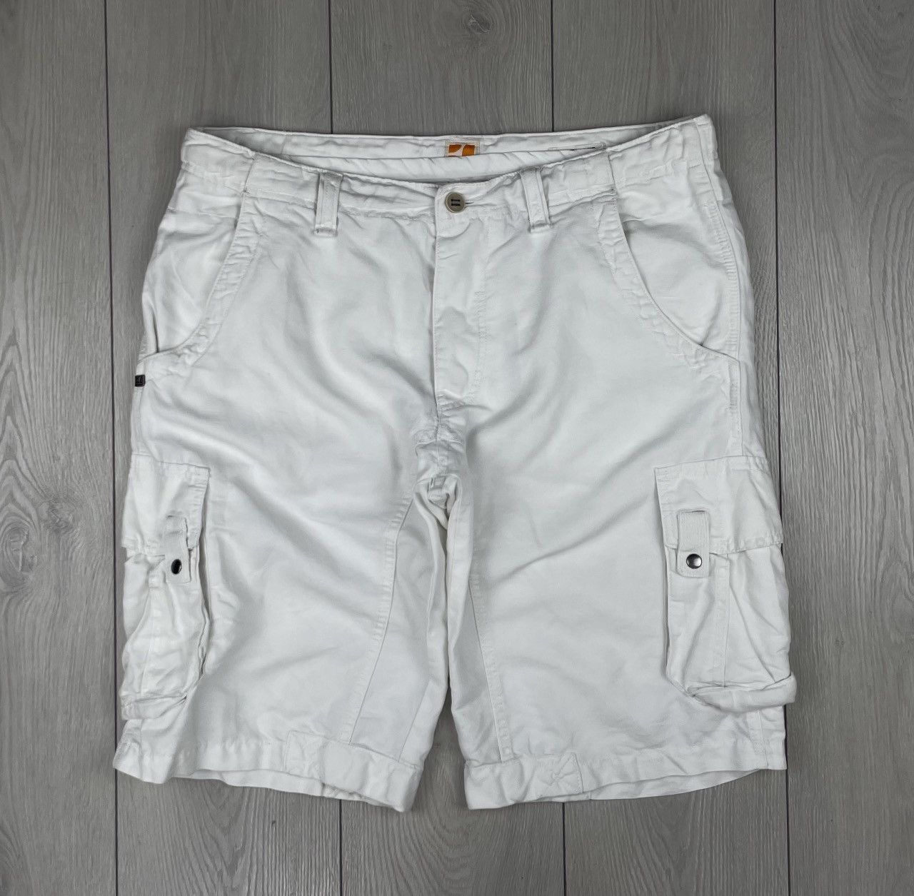Hugo Boss Hugo Boss Cargo Men’s white Shorts Size XL Size US 36 / EU 52 - 1 Thumbnail